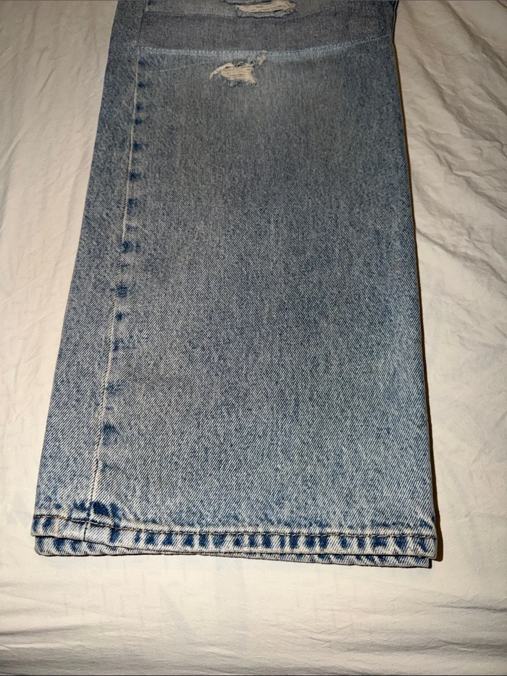 Men Levi’s Classic Light Blue Distressed Jeans